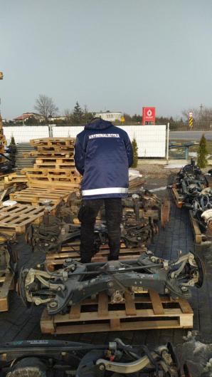 [VIDEO] 500 części z luksusowych aut zabezpieczonych pod Bydgoszczą