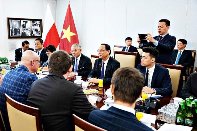 Wiceprzewodniczący Zgromadzenia Narodowego Wietnamu Tran Quang Phuong w Senacie